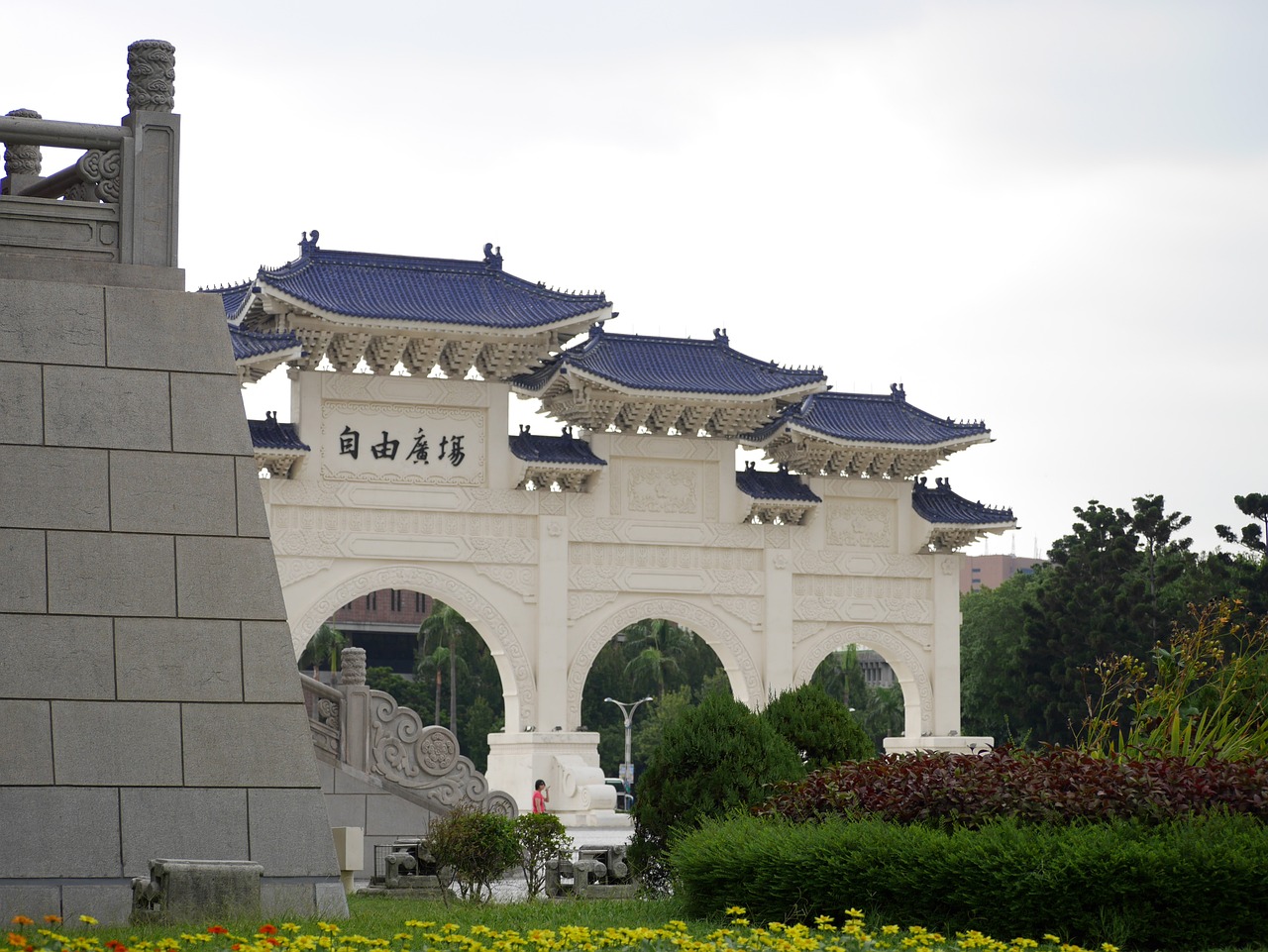 龙湖江与城，城市中心的璀璨明珠